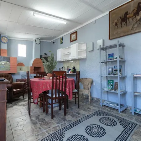 Hostel Akisol