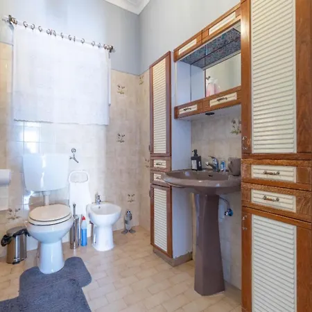 Hostel Akisol