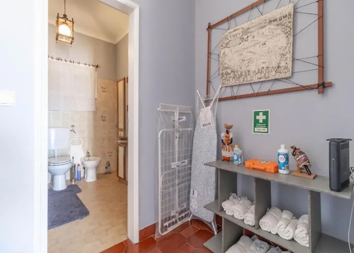 אכסניה Akisol *