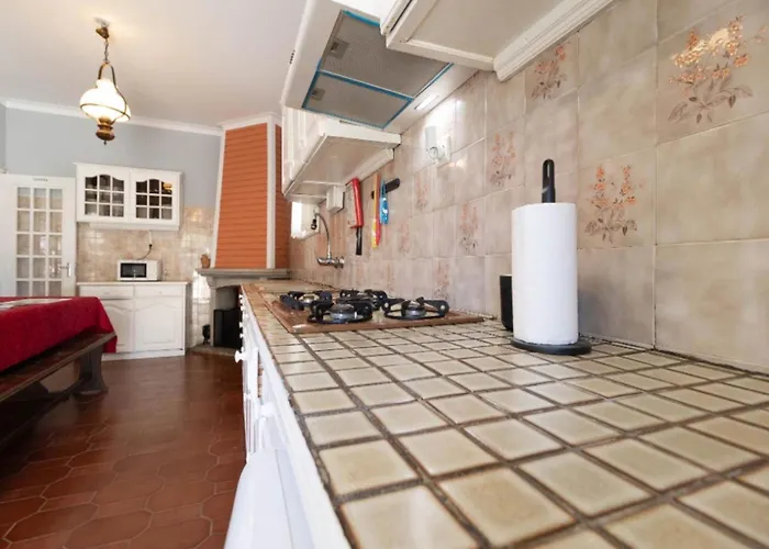 אכסניה Akisol *